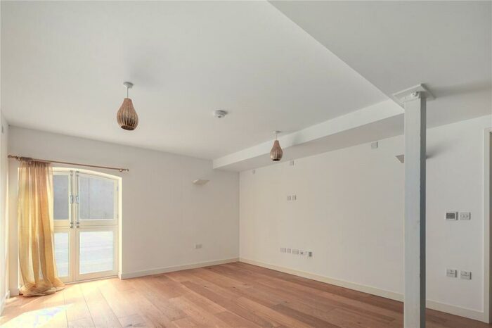 2 Bedroom Flat To Rent In Romford Road, Stratford, London, E15