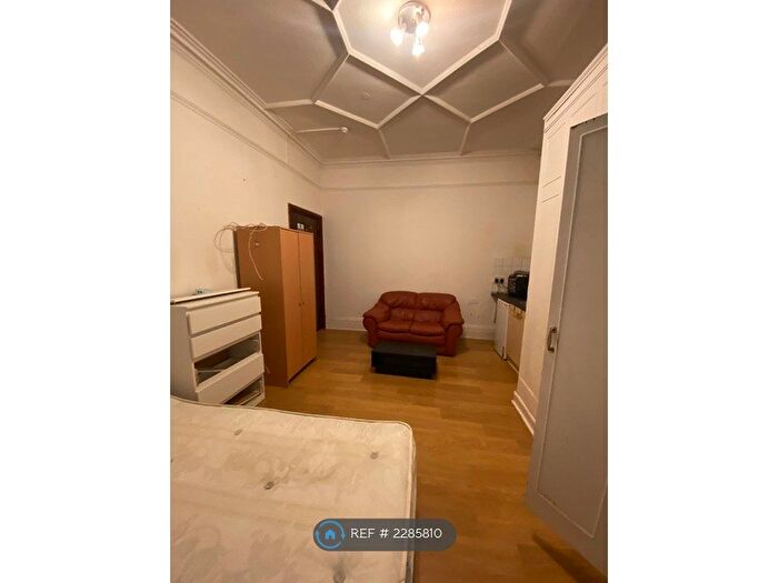 Studio To Rent In Lingfield Avenue, Kingston Upon Thames, KT1