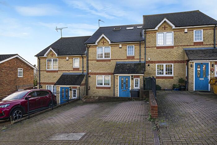 4 Bedroom Terraced House To Rent In Bevis Close, Dartford, DA2