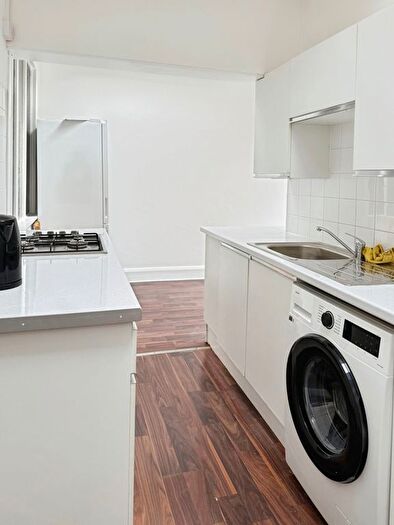 4 Bedroom Flat To Rent In Green Lane, Chadwell Heath, Dagenaham, RM8