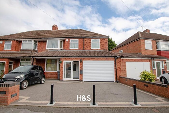 5 Bedroom Semi-Detached House For Sale In Leam Crescent, Solihull, B92