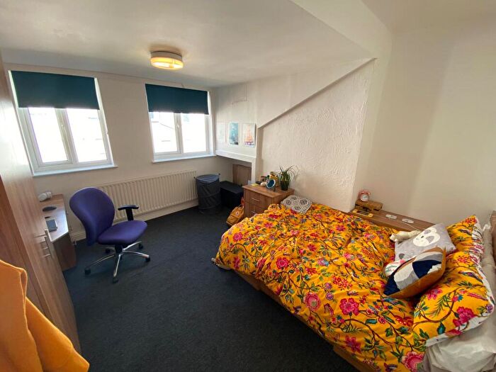 3 Bedroom Flat To Rent In Kendal Lane, Leeds, LS3