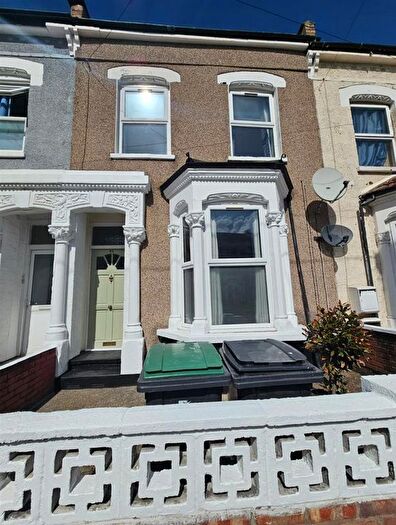 3 Bedroom Terraced House To Rent In The Avenue, London, N17