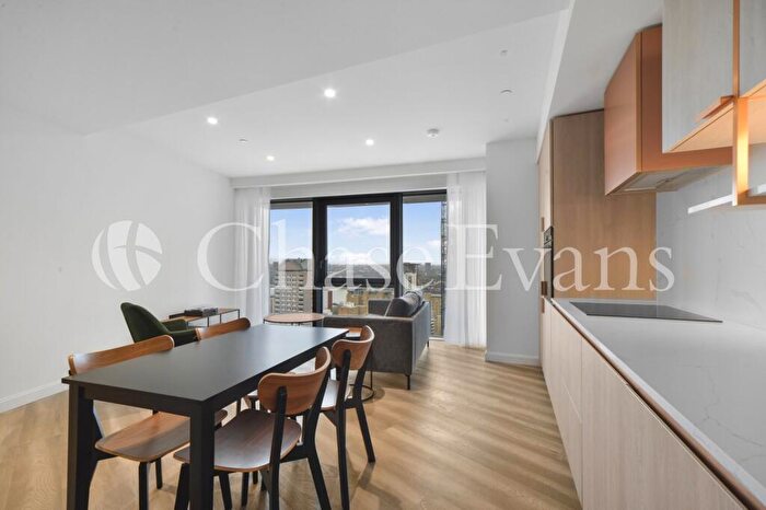 2 Bedroom Flat To Rent In Aspen At Consort Place, Marsh Wall, Canary Wharf, London, E22