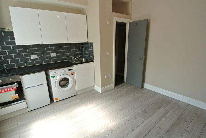 Studio To Rent In Howard Road, Cricklewood, London, NW2