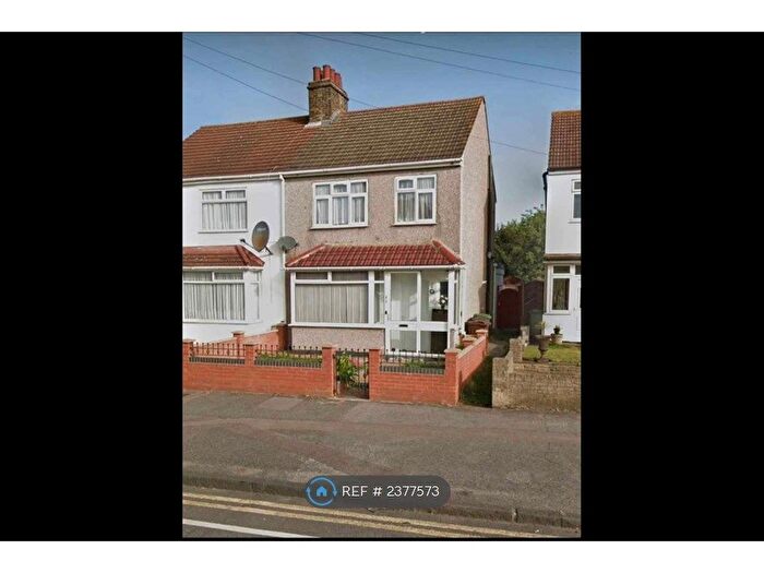 3 Bedroom Semi-Detached House To Rent In Dagenham Road, Dagenham, RM10
