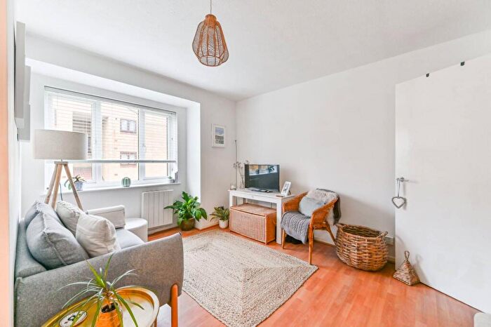 1 Bedroom Flat For Sale In Ludford Close, Croydon, CR0