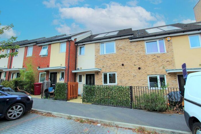 3 Bedroom Terraced House To Rent In Tay Road, Tilehurst, Reading, RG30