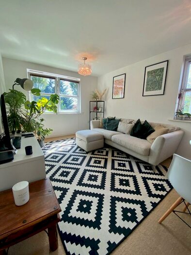 2 Bedroom Flat To Rent In Oysell Gardens, Fareham, Hampshire, PO16