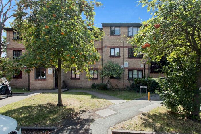 Flat To Rent In Chamomile Court, Yunus Khan Close, Walthamstow, London, E17