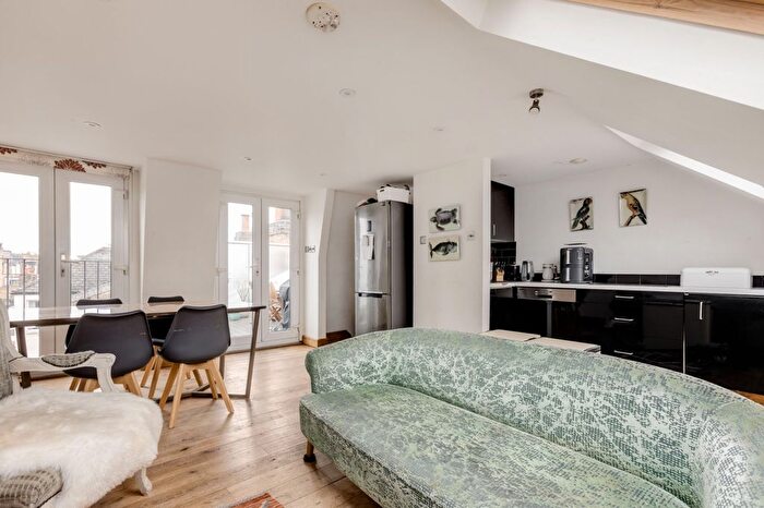 3 Bedroom Flat For Sale In Bronsart Road, Munster Village, SW6