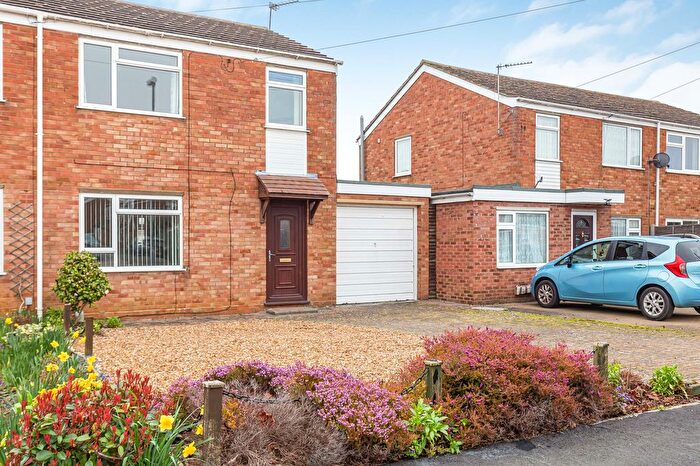 3 Bedroom Semi Detached House For Sale In Stirling Road, St Ives, Cambridgeshire., PE27