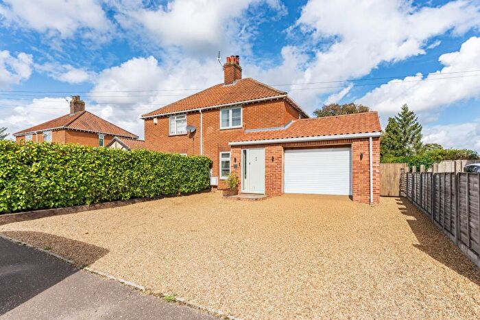 4 Bedroom Semi-Detached House For Sale In Preston Avenue, Wymondham, NR18