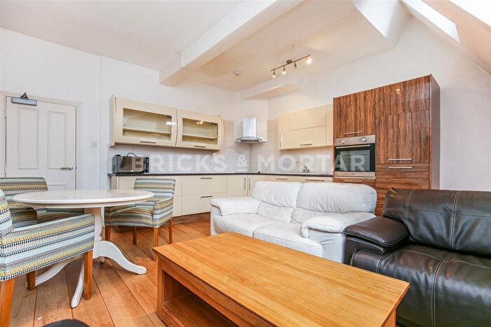 3 Bedroom Flat To Rent In Grainger Street, Newcastle Upon Tyne, NE1