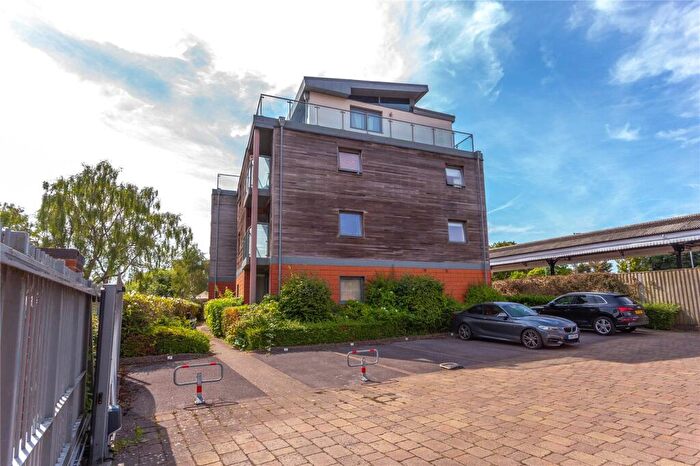 1 Bedroom Apartment For Sale In Meadow Road, Henley-on-Thames, Oxfordshire, RG9