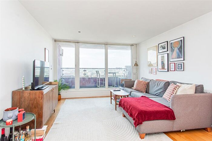 1 Bedroom Flat For Sale In Mallard Point, Bow, E3