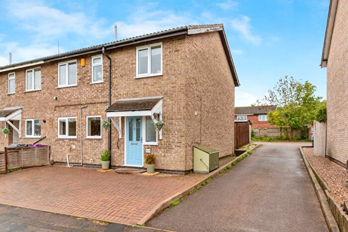 4 Bedroom Semi-Detached House For Sale In Bedford Close, Grantham, NG31