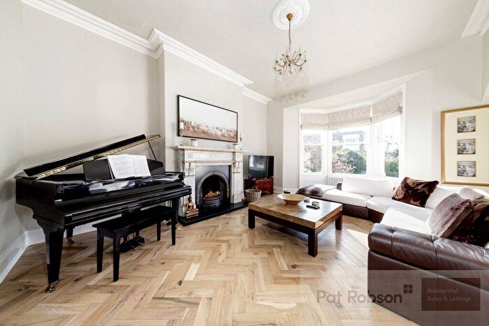 3 Bedroom Maisonette For Sale In Osborne Avenue, Jesmond, Newcastle Upon Tyne, NE2