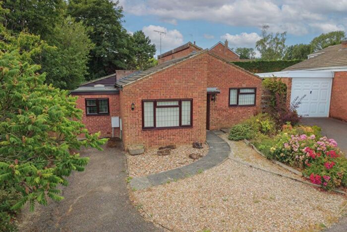 2 Bedroom Detached Bungalow For Sale In Chestnut Rise, Linslade, LU7