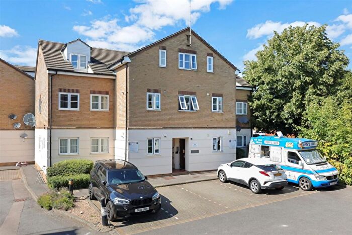 2 Bedroom Flat To Rent In Dover Close, London, NW2