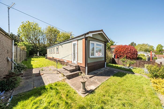 2 Bedroom Mobile/park Home For Sale In Caravan Site, St. Albans, AL1