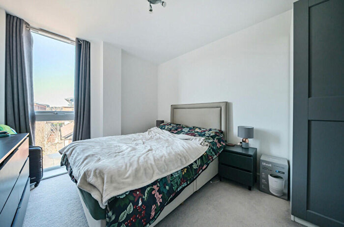 2 Bedroom Apartment For Sale In Tempus Court, Bellfield Road, High Wycombe, HP13