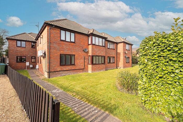 1 Bedroom Maisonette For Sale In Weston Road, Aston Clinton, Aylesbury, HP22