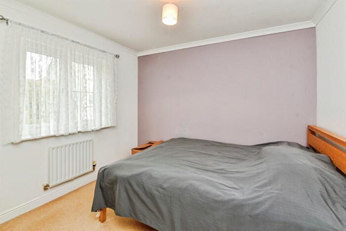 3 Bedroom End Of Terrace House For Sale In Middle Leaze, Chippenham, SN14