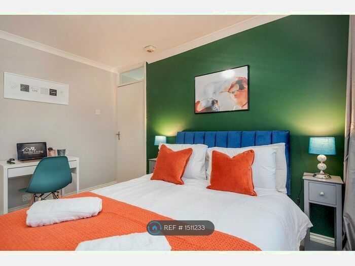 4 Bedroom Semi-Detached House To Rent In Fouracres, Enfield, EN3