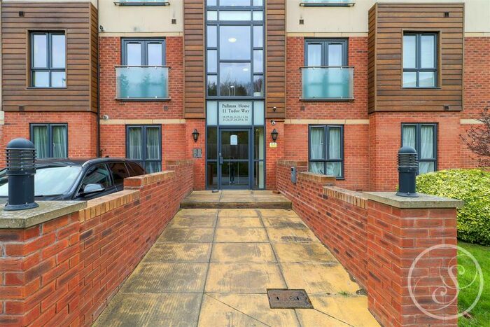 2 Bedroom Flat To Rent In Pullman House, Tudor Way, LS11
