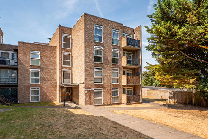 1 Bedroom Apartment For Sale In Cheam Road, Sutton, SM1