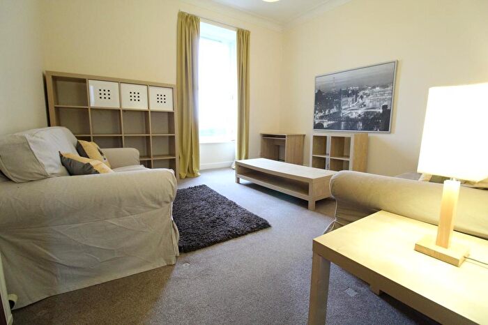 2 Bedroom Flat To Rent In Fonthill Road, First Floor, Aberdeen, AB11