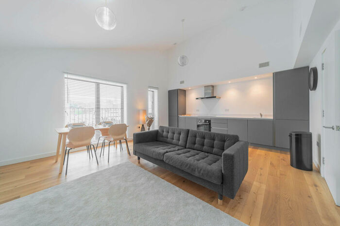 2 Bedroom Apartment To Rent In Cutlers Gardens, Kelham Island, S3