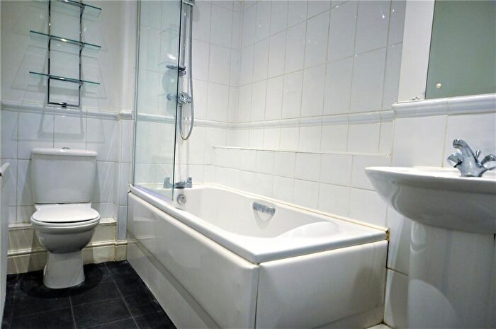 2 Bedroom Apartment To Rent In Godwin Court, Swindon, SN1