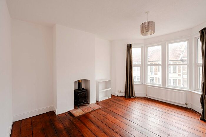 2 Bedroom Flat For Sale In Toronto Road, Horfield, Bristol, BS7