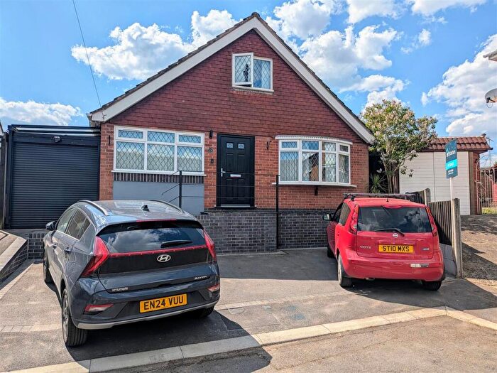 3 Bedroom Detached House For Sale In Holyoak Close, Bedworth, CV12