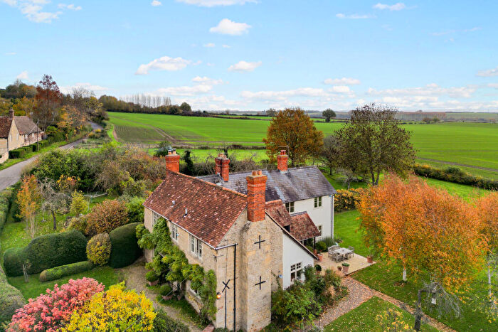 6 Bedroom Detached House For Sale In The Green, Denton, OX44