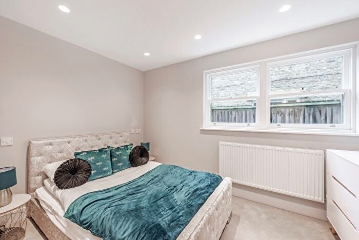 2 Bedroom Flat To Rent In New Kings Road, London, SW6