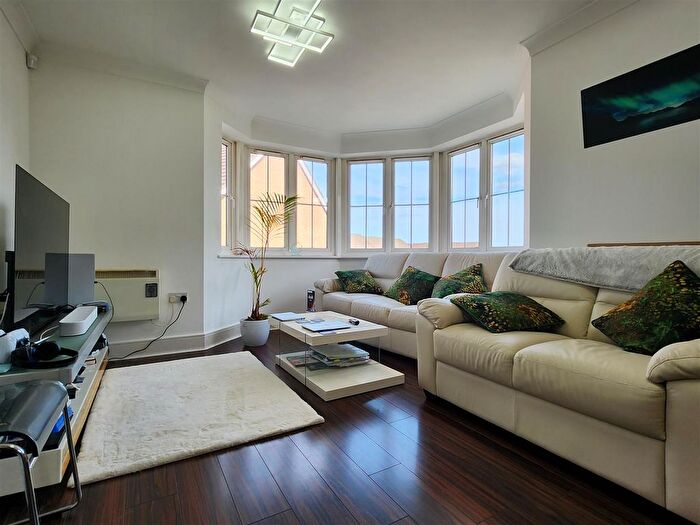 2 Bedroom Flat For Sale In Genas Close, Barkingside, IG6