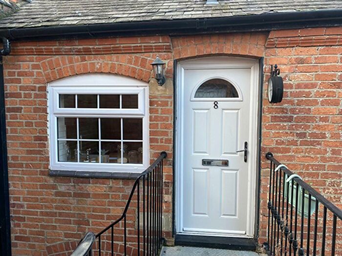 2 Bedroom Apartment To Rent In Flat Hampton Court, Market Harborough, LE16