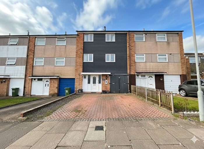 4 Bedroom Town House For Sale In Wauluds Bank Drive, Luton, Bedfordshire, LU3