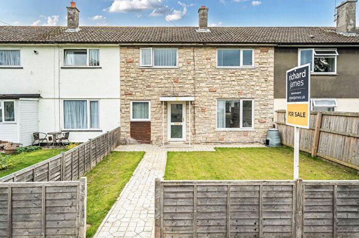 3 Bedroom Terraced House For Sale In Greenham Walk, Walcot, Swindon, SN3