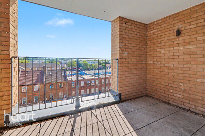 2 Bedroom Flat For Sale In High Street, Sutton, SM1