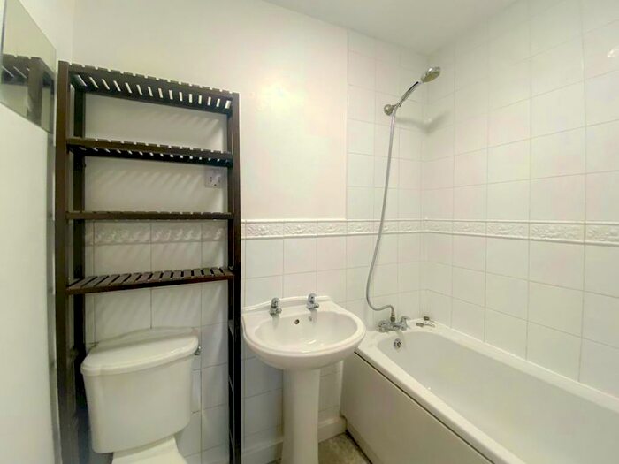2 Bedroom Flat For Sale In Gisburne Way, Watford, WD24
