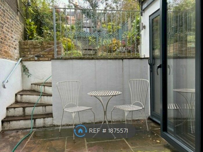 2 Bedroom Flat To Rent In Shakespeare Road, London, SE24
