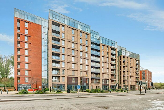 2 Bedroom Flat For Sale In Marketfield Way, Redhill, RH1