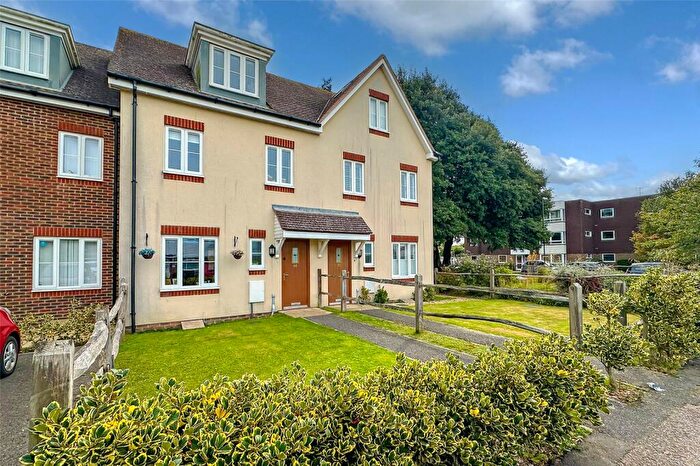 4 Bedroom Terraced House For Sale In Woodlands Avenue, Rustington, Littlehampton, West Sussex, BN16