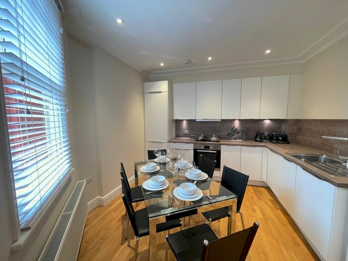 3 Bedroom Flat To Rent In Hamlet Gardens, Hammersmith, London, W6