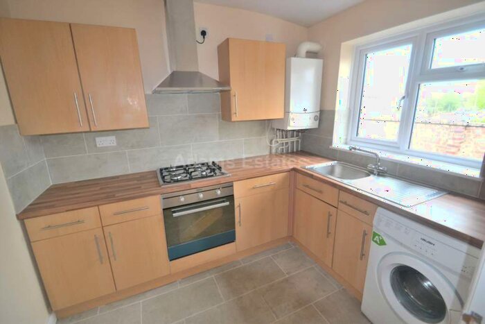 2 Bedroom Flat To Rent In Reading Road, Pangbourne, RG8
