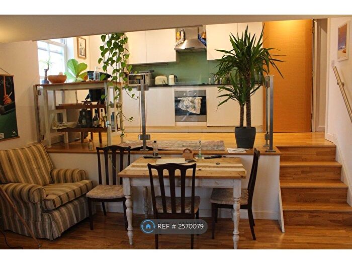2 Bedroom Flat To Rent In Stoke Newington High Street, London, N16